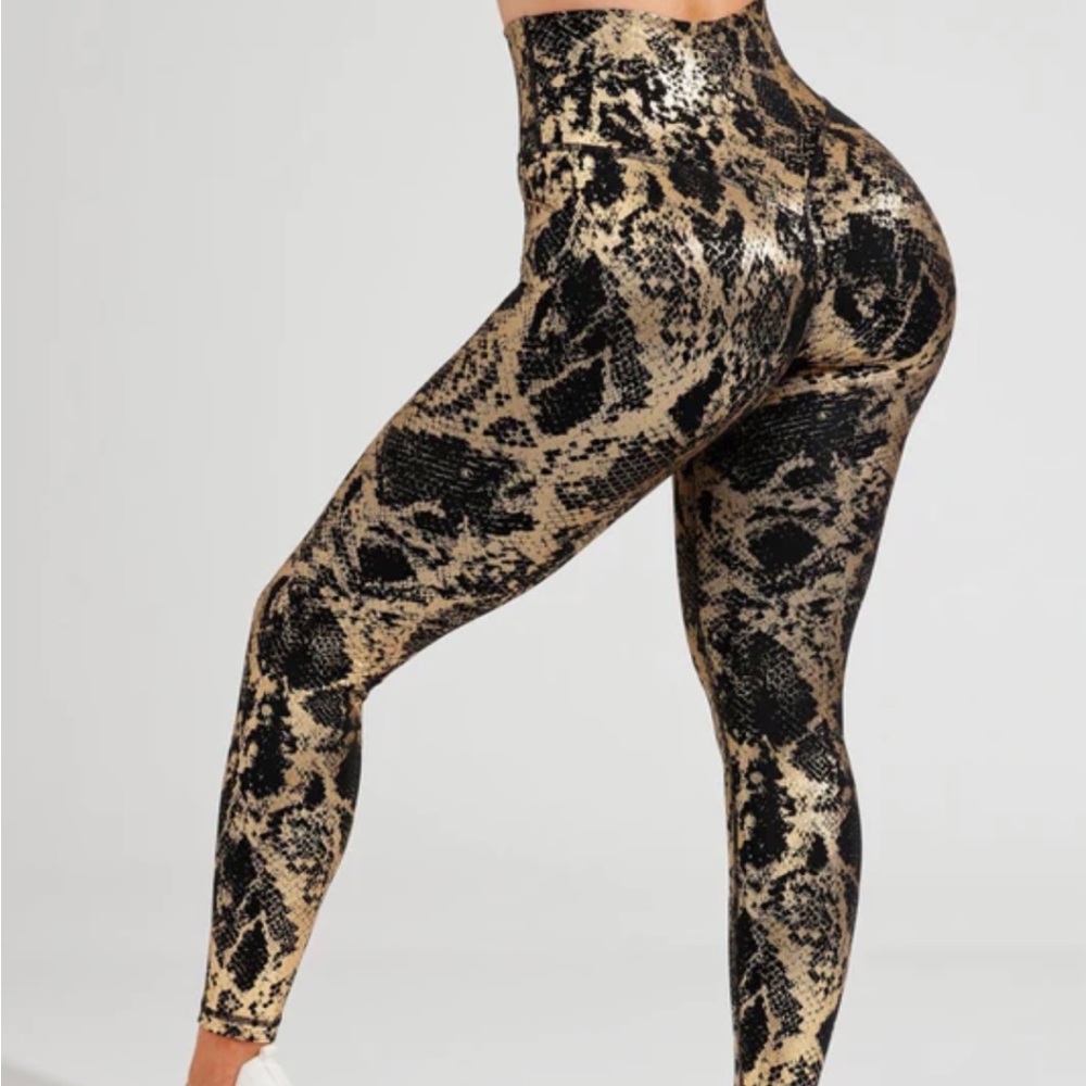 Buff bunny leggings small